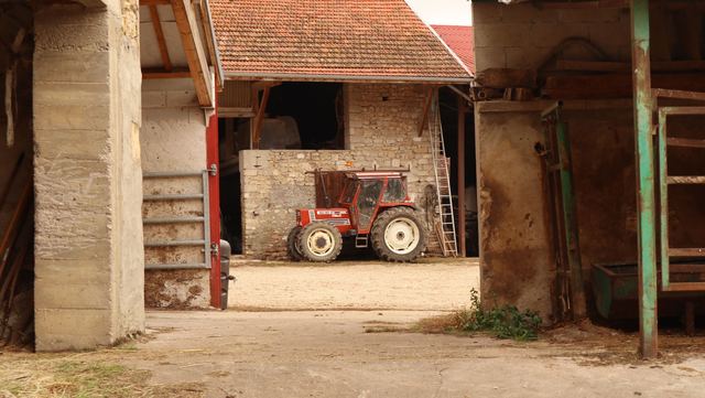 Grange bourguignonne transformée en habitation Grange en pierre du Charolais en cours de transformation en habitation